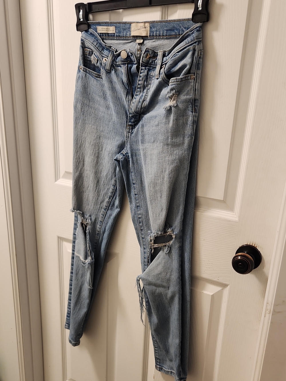 Universal Thread Light Wash Distressed Skinny Jeans